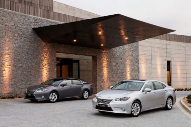 2013 Lexus ES 300h Sports Luxury (right) and ES 350 Luxury