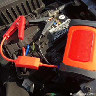 Rescue Frog Jump Starter in action on #Volkswagen #Polo #Mk5 #VAG